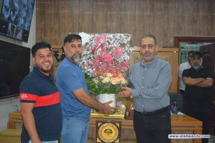 موظفو عقود 315 المثبتين في بلدية الناصرية يكرمون مديرها